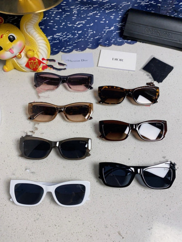 Dior 2026 Women's Fashion Modern Square Frame Sunglasses