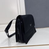 Prada Classic Triangle Logo Nylon Shoulder Bag Mailman Bag Size: 30 x 21.5 x 12 CM