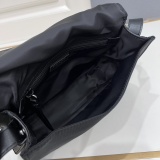 Prada Classic Triangle Logo Nylon Shoulder Bag Mailman Bag Size: 16 x 11 x 23 CM