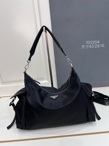 Prada Classic Versatile Nylon Hobo Bag Shoulder Bag Size: 43 x 29.5 x 15 CM