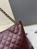 Chanel Retro Versatile Chain Shoulder Bag Size: 42 × 28 × 9 CM