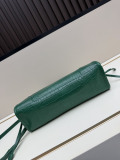 Prada Fashion Crocodile Pattern Handbag Crossbody Bag Size: 32 x 17 x 10 CM