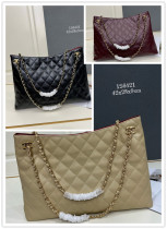 Chanel Retro Versatile Chain Shoulder Bag Size: 42 × 28 × 9 CM