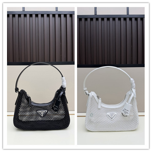 Prada Fashion Mesh Handbag Underarm Bag Size: 24 × 16 × 7 CM