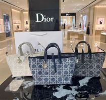 Dior Classic Versatile Checkered Handbag Size: 37 CM Dior Classic Versatile Checkered Handbag Size: 37 CM