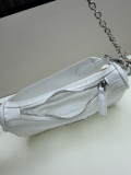 Prada Fashion Mesh Chain Underarm Bag Handbag Size: 23 × 14 × 6 CM