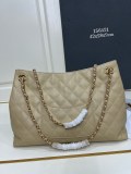 Chanel Retro Versatile Chain Shoulder Bag Size: 42 × 28 × 9 CM