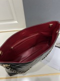 Chanel Retro Versatile Chain Shoulder Bag Size: 42 × 28 × 9 CM