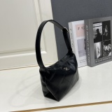 Chanel Classic CC Versatile Mini Shoulder Bag Size: 18 x 13 x 7 CM