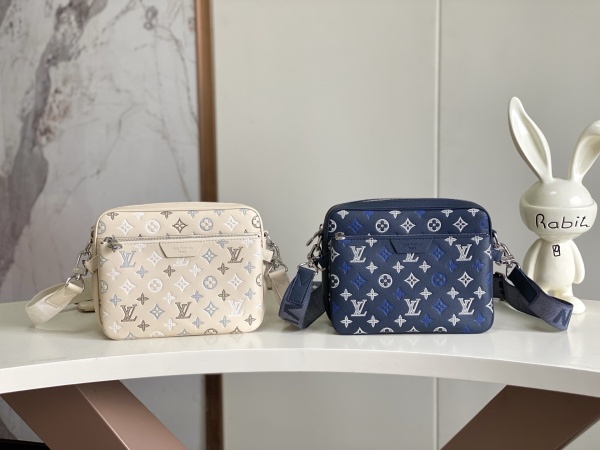 Louis Vuitton Fashion Trio Postman Bag Crossbody Bag Size: 25 x18.5 x7CM