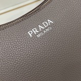 Prada Classic Versatile Underarm Shoulder Bag Size: 28 x 16 x 8 CM