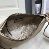 Prada Classic Versatile Underarm Shoulder Bag Size: 28 x 16 x 8 CM