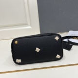 Balenciaga Classic Versatile Leather Bucket Bag Crossbody Bag Size: 25 x 18 x 13 CM