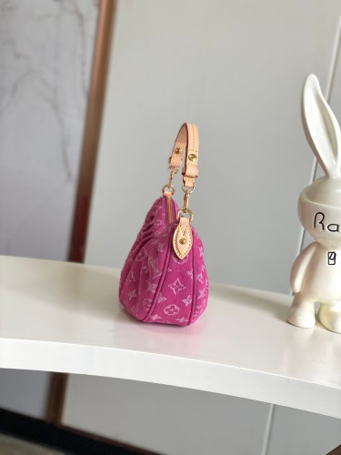 Louis Vuitton Pochette Valley Handbag Underarm Bag Size: 21 x 15 x 7 CM