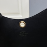 Balenciaga Classic Versatile Leather Bucket Bag Crossbody Bag Size: 25 x 18 x 13 CM