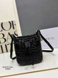 Dior Classic Sheepskin Vine Pattern Handbag Bucket Bag Size: 19.5 x 17 x 11 CM