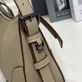 Prada Classic Versatile Underarm Shoulder Bag Size: 28 x 16 x 8 CM