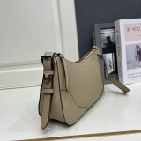 Prada Classic Versatile Underarm Shoulder Bag Size: 28 x 16 x 8 CM
