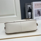 Prada Classic Versatile Underarm Shoulder Bag Size: 28 x 16 x 8 CM