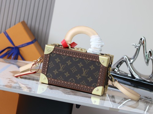 Louis Vuitton Valisette Trésor Handbag Hard Box Crossbody Bag Size: 22.5 x 14.5 x 11.5 CM