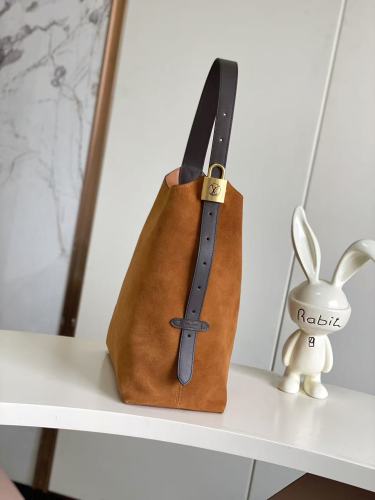 Louis Vuitton Fashion Suede Leather Hobo Bag Shoulder Bag Size: 31 x 35 x 18 CM