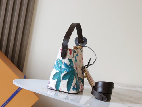 Louis Vuitton Fashion Animal and Plant Pattern Bucket Bag Diagonal Span Bag Size: 16 x 18 x 12 CM
