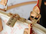Louis Vuitton Alma Shell Bag Diagonal Span Bag Size: 17.5 x 11.5 x 23.5 CM