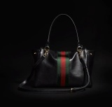 Gucci Fashion Versatile Shoulder Bag Crossbody Bag Size: 32 x 24 x 17 CM