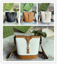 Gucci Classic Horseclip Bucket Bag Shoulder Bag Size: 20.5 x 18.5 x 12.5 CM Gucci Classic Horseclip Bucket Bag Shoulder Bag Size: 20.5 x 18.5 x 12.5 CM