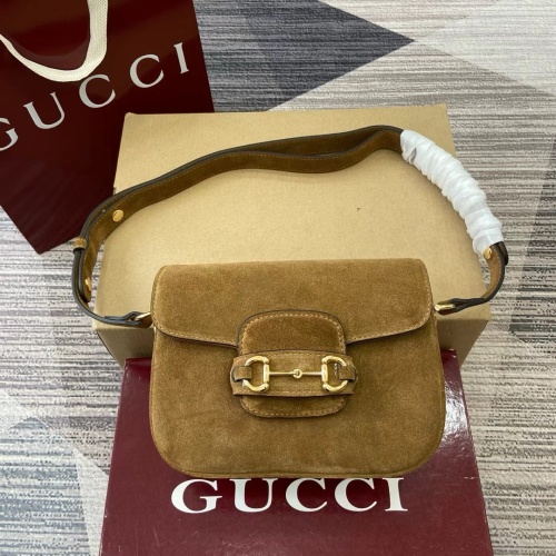 Gucci Classic Horseneck Buckle Saddle Bag Crossbody Bag Size: 19.5 x 15 x 9 CM