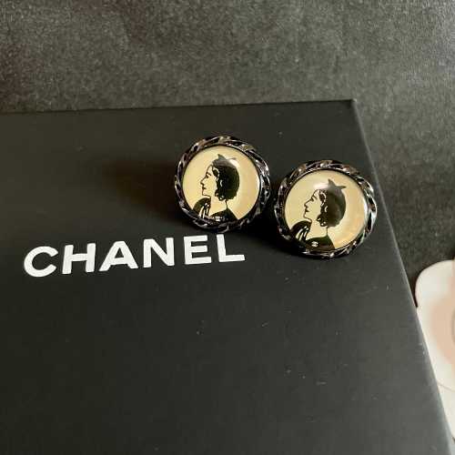Chanel New Fashion Versatile Portrait Earrings