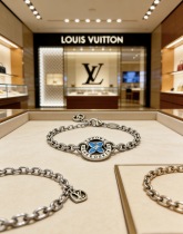 Louis Vuitton Couple Classic Clover Cuban Chain Vintage Silver Bracelet Louis Vuitton Couple Classic Clover Cuban Chain Vintage Silver Bracelet