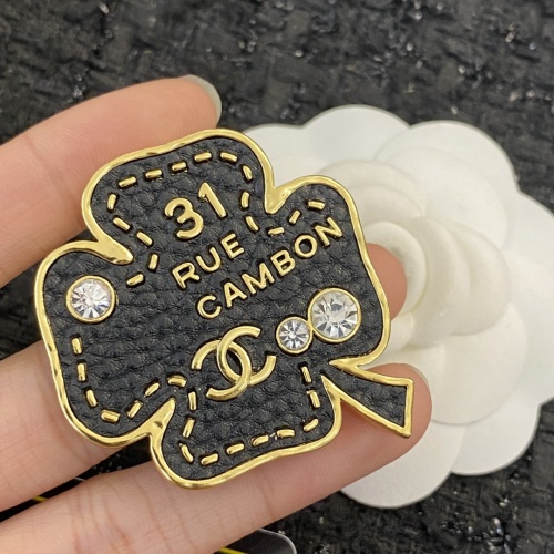 Chanel Fashion Retro Black Gold Clover Brooch
