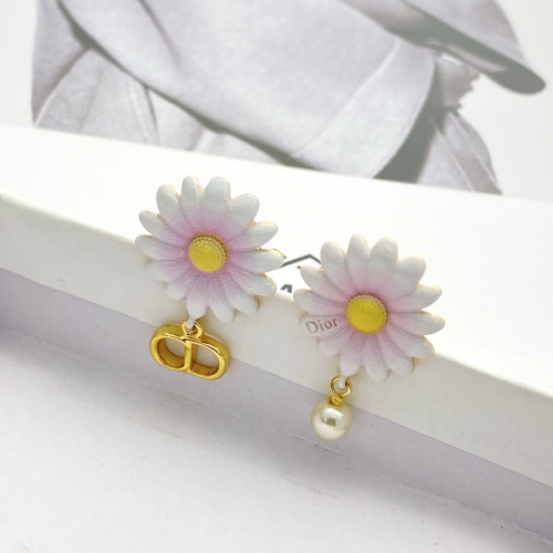 Dior Fashion Versatile Asymmetric Pearl CD Daisy Earrings