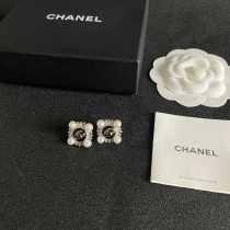 Chanel Fashion Versatile Retro Pearl CC Earrings Chanel Fashion Versatile Retro Pearl CC Earrings
