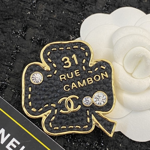 Chanel Fashion Retro Black Gold Clover Brooch