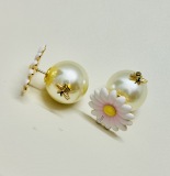 Dior New Fashion Versatile Flower Bee Earrings