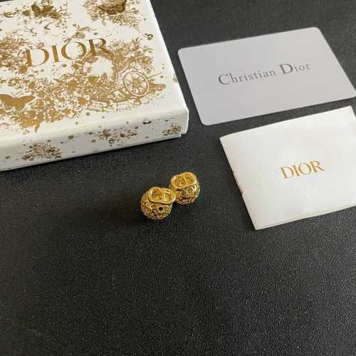 Dior Classic Fashion Versatile CD Earrings
