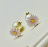 Dior New Fashion Versatile Flower Bee Earrings
