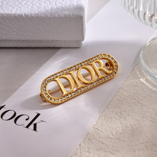 Dior Fashion Versatile Diamond Set CD Brooch
