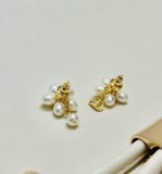 Dior New Fashion Versatile Pearl Flower CD Earrings