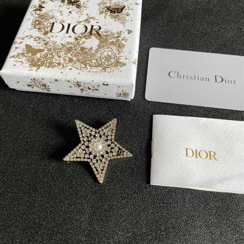 Dior Classic Fashion Versatile Star Brooch