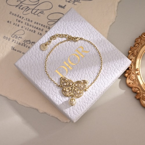 Dior Fashion Versatile Pearl Butterfly Bracelet