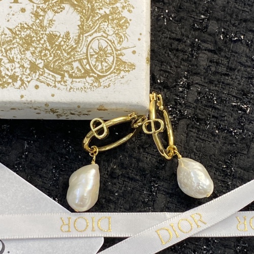 Dior New Fashion Versatile CD Pearl Earrings