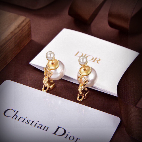 Dior New Fashion Versatile Pearl Rabbit Earrings
