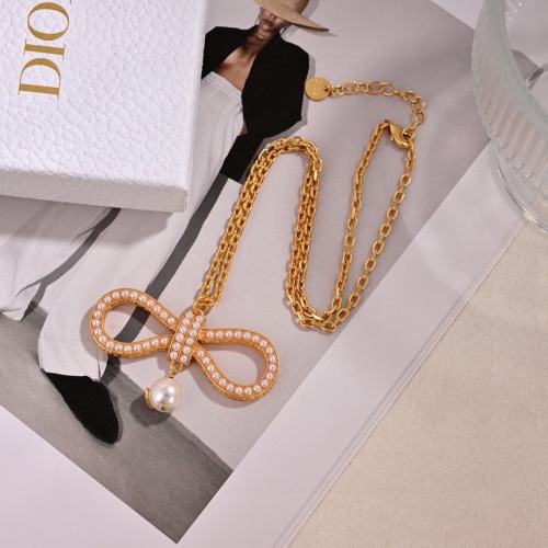 Dior Classic Fashion Versatile Pearl Bow Necklace