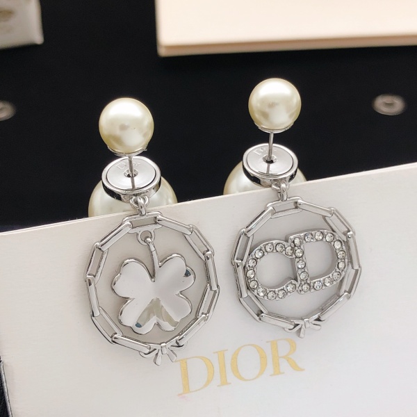 Dior Fashion Versatile Asymmetric Clover Round Earrings