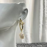 Dior New Fashion Versatile CD Pearl Earrings