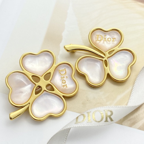 Dior New Fashion Versatile Asymmetric Beimu Clover Two Piece Set Brooch
