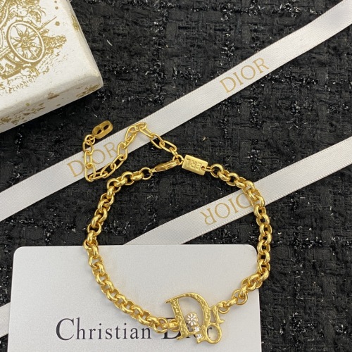 Dior New Fashion Versatile Letter Flower Bracelet